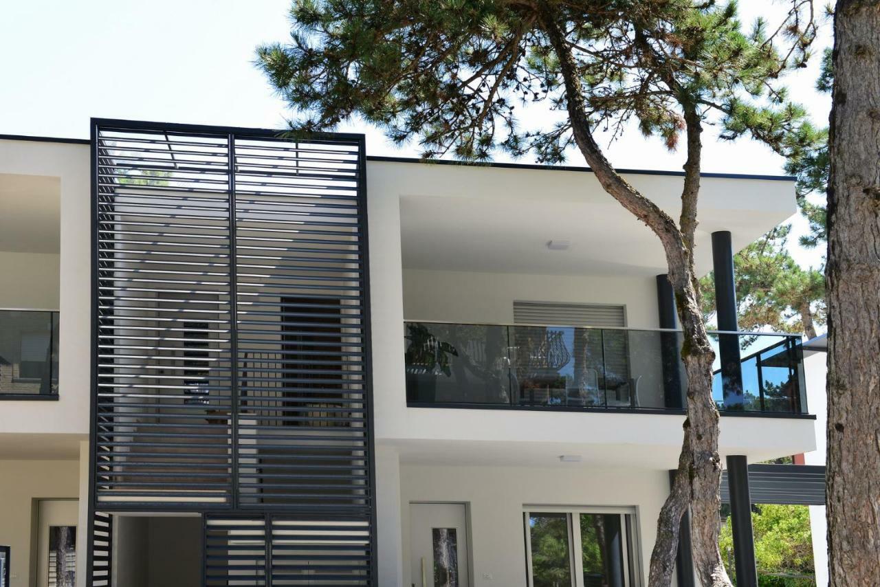 Residence Due Perle Lignano Sabbiadoro Eksteriør billede